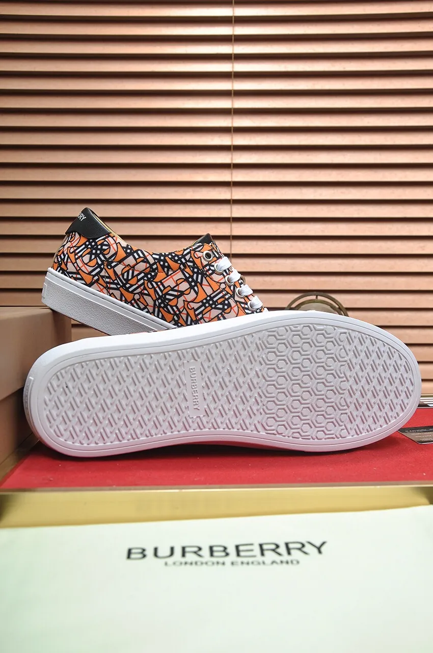 Men's shoes💰480💶[Burberry] (cowhide lining) classic low-top sneakers｜Imported cowhide with classic plaid fabric｜Cow leather lining｜Original outsole｜Fine workmanship and comfortable to wear Size: 38-44 (customized at 45)